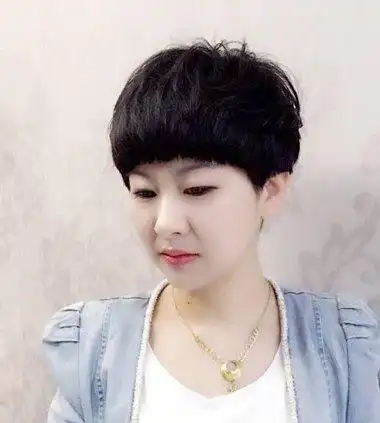 时尚女生短发盖头 2021最新短发盖盖头和颜色一样重要哦_发型造型