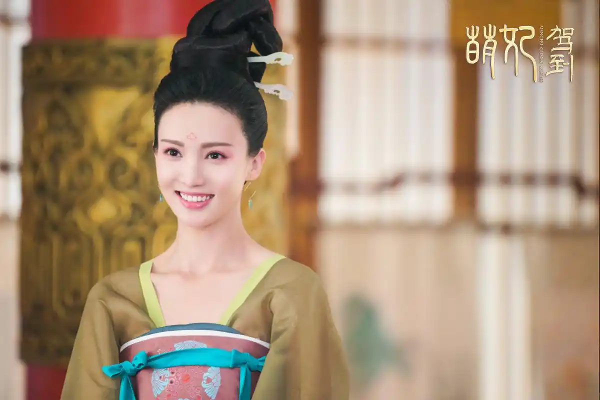 《萌妃驾到》来袭,萌妃金晨穿搭欣赏