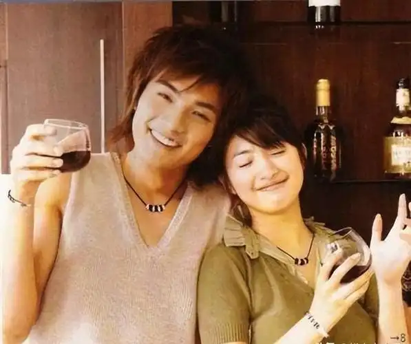 刚翻红便被告性骚扰?贺军翔:"好丈夫"人设翻车,过往争议不断