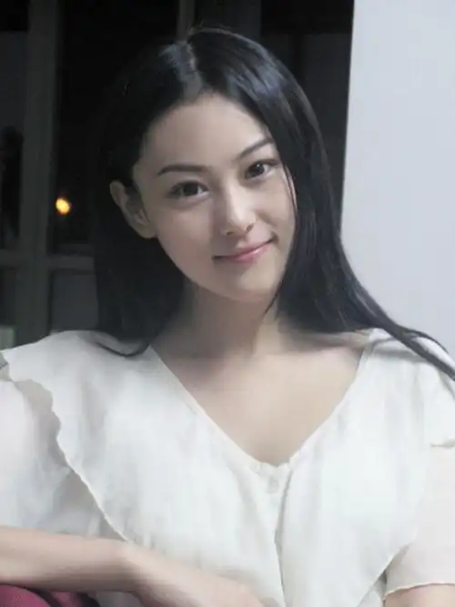 演员张馨予:被李晨抛弃,嫁军人丈夫何捷,今36岁活成了人生赢家