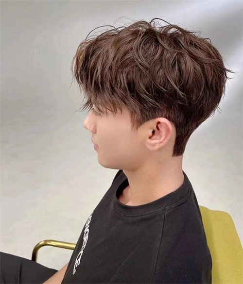 纹理烫就是给头发打造出一种纹理感,让头发的蓬松度和立体感都更强.