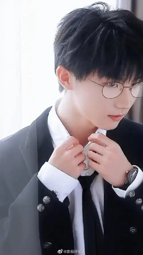 马嘉祺眼镜杀#马嘉祺能不能金丝眼镜半永久啊06带眼镜的马嘉祺好苏