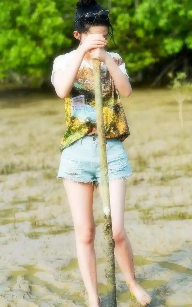 李沁在海边好美,好迷人.