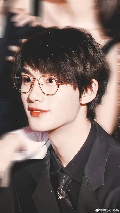 丁程鑫有哪些让你惊艳的照片? - 知乎