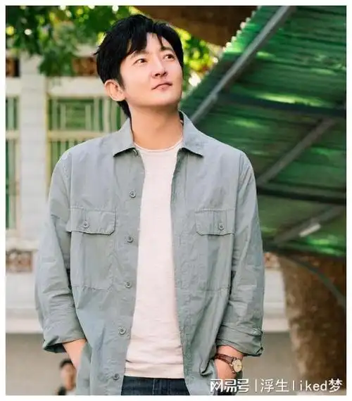 徐峥说他丑,雷佳音说他好似大妈,郭京飞是个什么样的人?