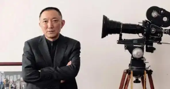 韩三平是何许人?为什么几乎每部国产片制作人中都有他?