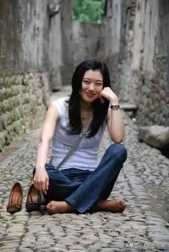 央视主持人李红写真集_网易订阅