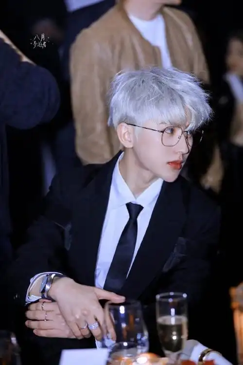 蔡徐坤ins##蔡徐坤白发