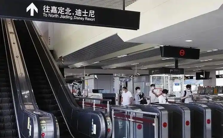 上海地铁早高峰,这种情况屡禁不止!反感?无奈?官方最新回应