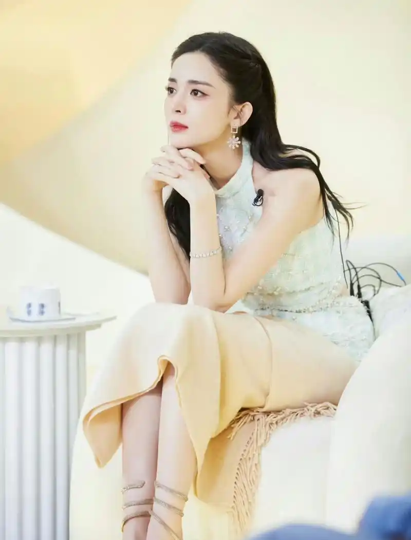 古力娜扎美腿绑带玉足