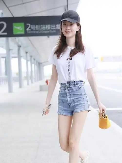 乔欣穿短裤颇有想法,不细看像"反着穿",裤兜在前的设计真时髦|高腰