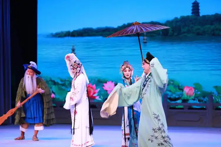 大型古典神话京剧《白蛇传》 主演:马佳,马永臣.