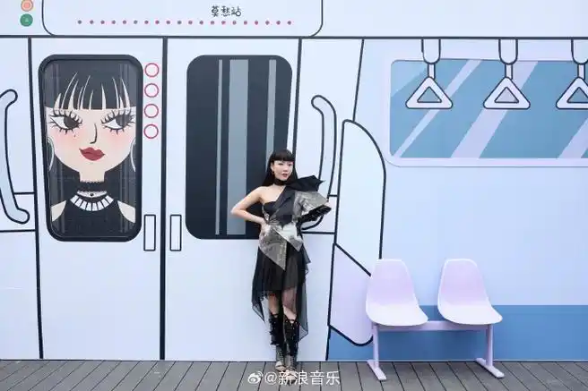 吴莫愁地铁经典海报再现##吴莫愁发糖