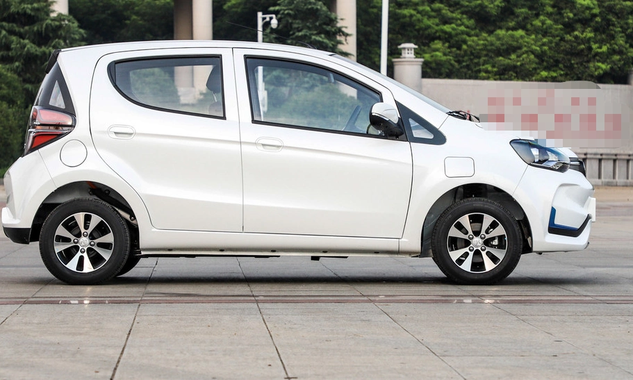 这款江铃e200n豪华版,外观设计大气,给人一种豪华感