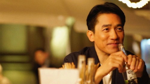 58岁梁朝伟近照曝光,头发稀疏皮肤松弛,昔日男神也难掩老态