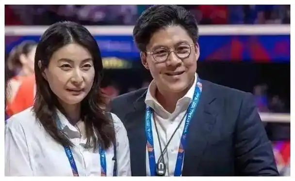 霍启刚郭晶晶晒家庭照小女儿神似朱玲玲豪宅曝光