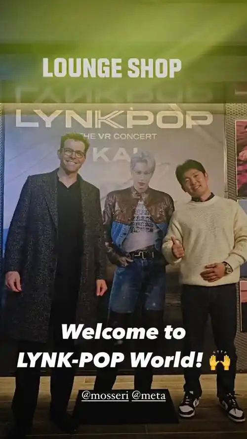 在exo成员kai的vr演唱会上,instagram的ceo adam mosseri惊喜现身!