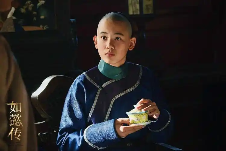 如懿传四阿哥胡先煦公开恋情,网友:美女哪里割的双眼皮?好自然