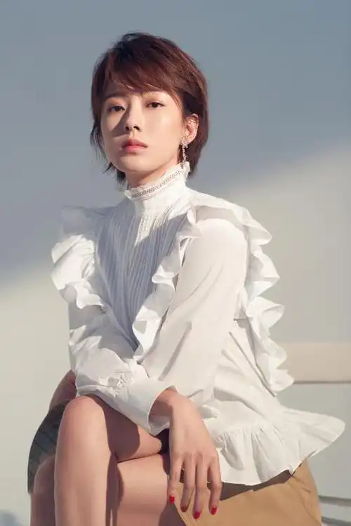 她曾是赵本山最得意徒弟,巅峰时被传绯闻赴美生子,如今怎样了?