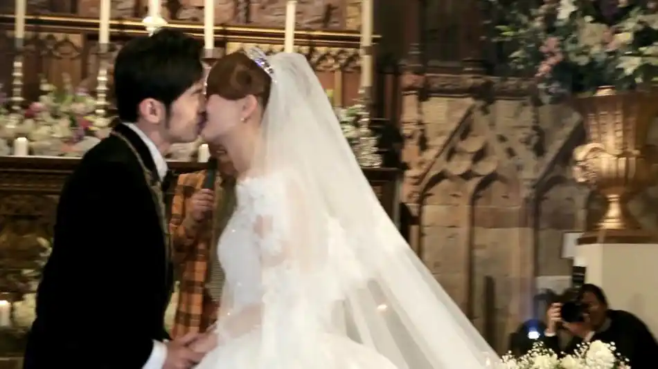 周杰伦婚礼影片浪漫梦幻 甜蜜吻昆凌