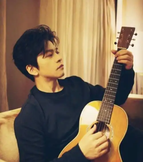 回顾李健的神仙爱情十岁相识结婚20年不生娃用一生来度蜜月