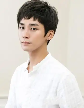 黑色头发剪什么发型好看 男生黑色短发图片