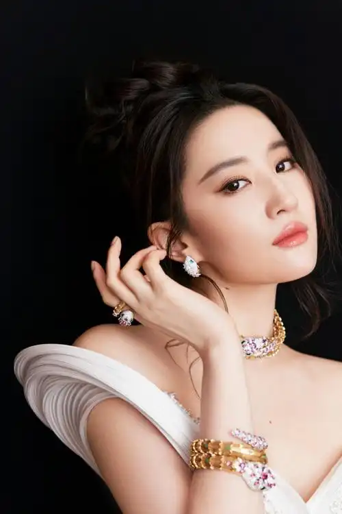 刘亦菲  in  bvlgari