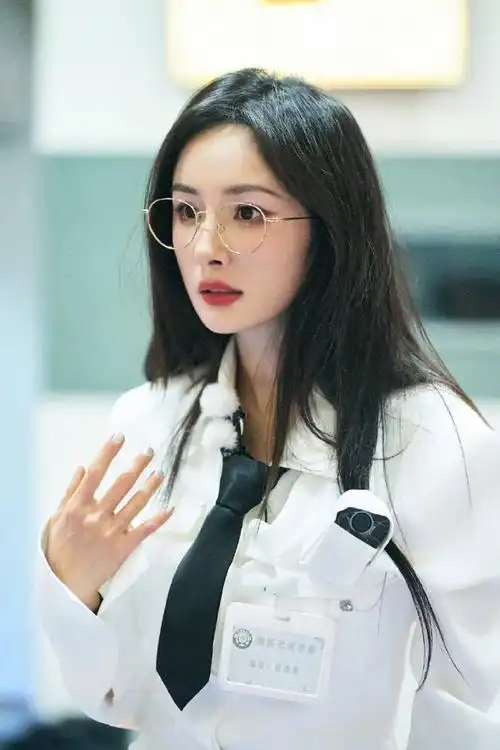 杨幂痛痛撒娇攻击##时代少年团和杨幂沈腾周深打表演