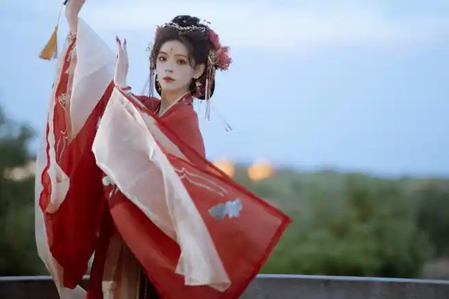 张予曦古风造型啊啊啊任何人没有看过这一组的我都会伤心的ok