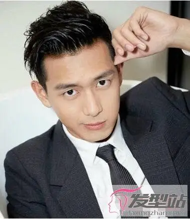 中分短发 中分设计使得额头不会太突兀,但又不会觉得是个累赘,特别