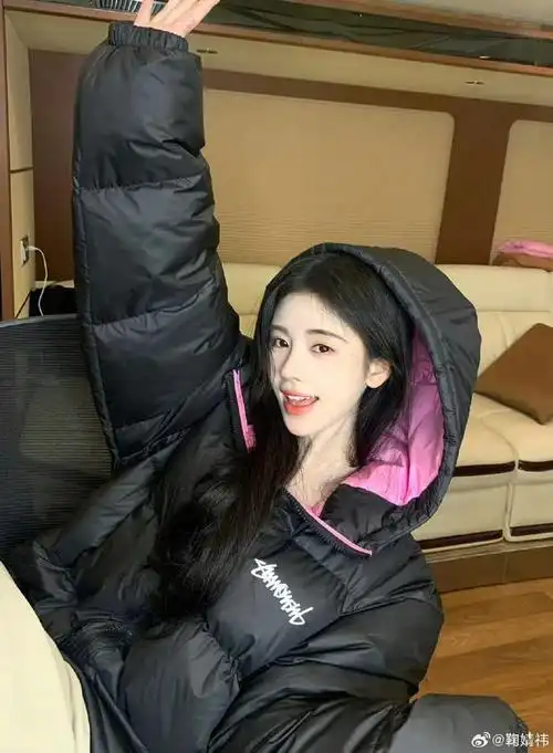 鞠婧祎化"玲娜贝儿"色,还怪好看的嘞!