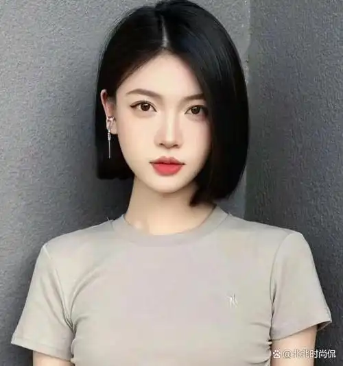 女人一旦步入45岁,建议远离这3种发型,让你躲开老气横秋的雷区