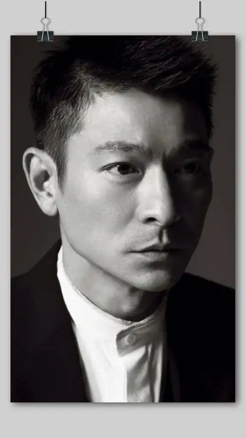 最近许多网友晒出《扫毒2》拍摄照片,照片中天王刘德华扎着丸子头,还