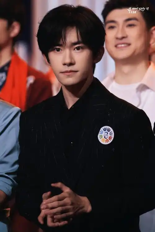 易烊千玺电影小小的我##易烊千玺不辞星海舞台