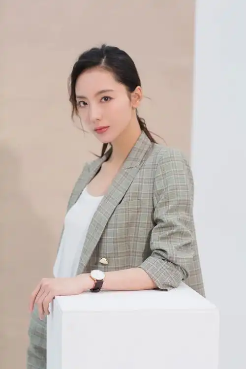 p data-id="gnfidi9qmr">陶珞依(原名苗洛依),1991年3月11日出生于