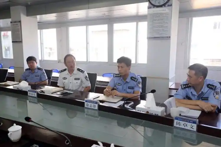 会,会上牟春生局长就下一步流浪乞讨人员的清理整治工作做了重要指示