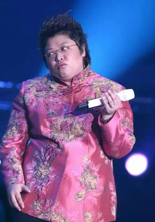 韩红曾自曝说大学时是"校花",看了她18岁的照片,网友被惊艳了