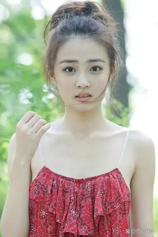 漂亮的徐璐,1994年出生于内蒙古呼和浩特,内地影视演员,身高166公分