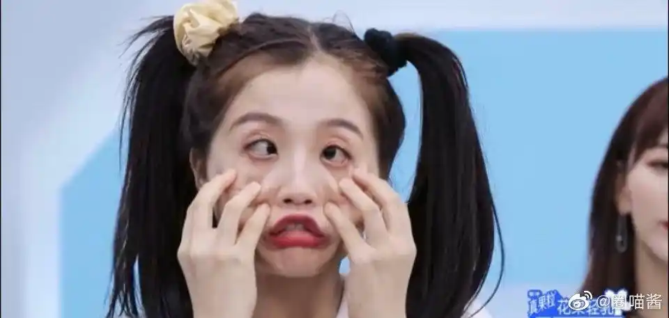 《青春有你2》ella让孔雪儿,虞书欣做鬼脸,虞书欣很放的开,孔雪儿含蓄