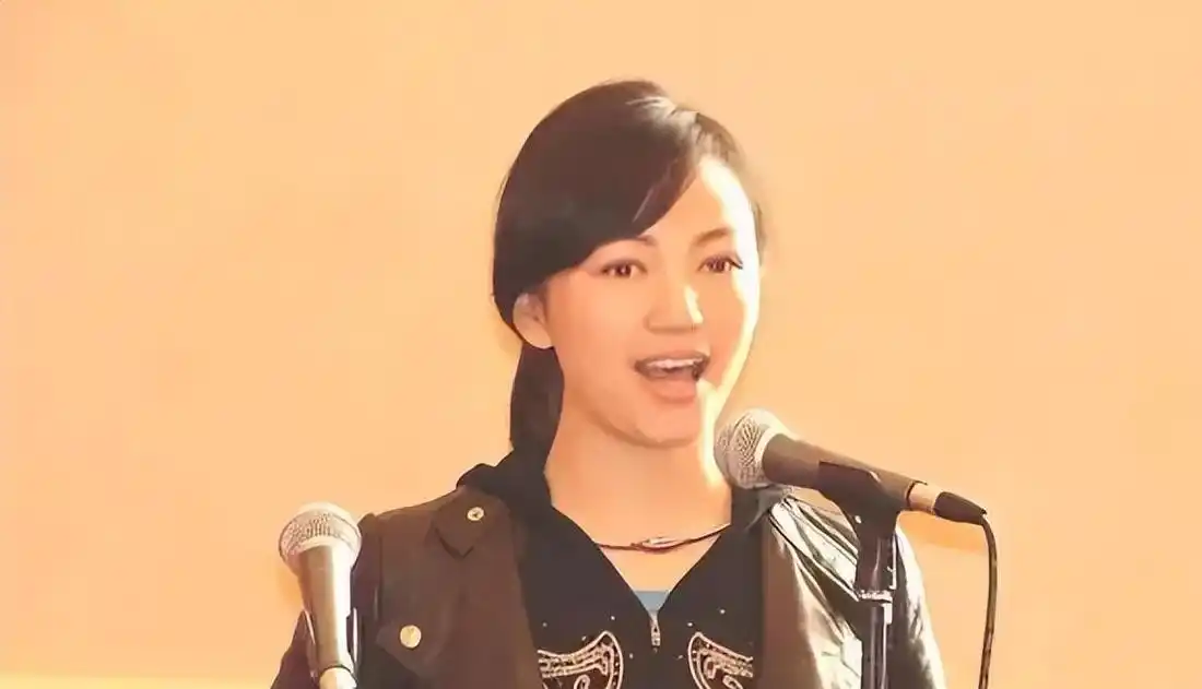 罗海琼自曝曾被导演劝整容,坚决不从,坦然接受变老