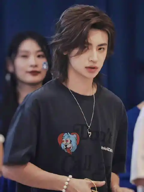 小鬼说做我的哈莉奎茵#小鬼好帅呀,这个发型焊死在你的头上好吗,真的