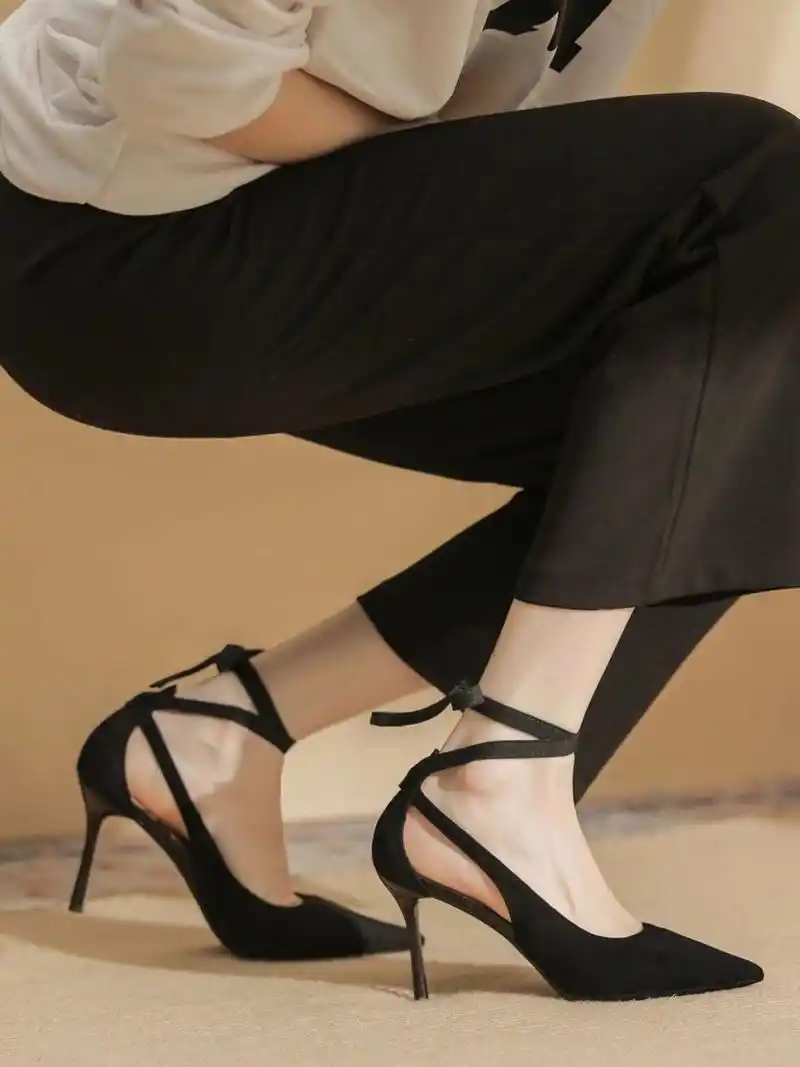 黑色性感交叉绑带缕空尖头高跟鞋 轻熟女风,搭配裤装&裙装,性感却不