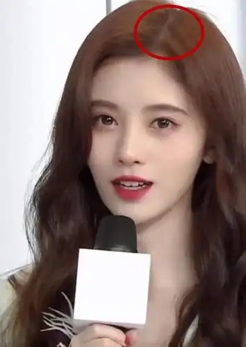 有一种惊人叫鞠婧祎的发量看到她头发缝那一刻怀疑眼睛