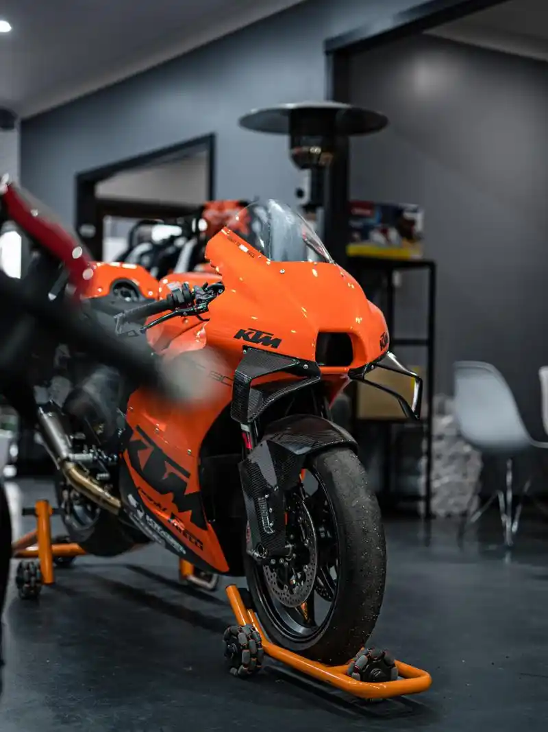 我见到了全球限量100台的ktm rc8c | 墨尔本 2022 ktm rc8c 真的太美