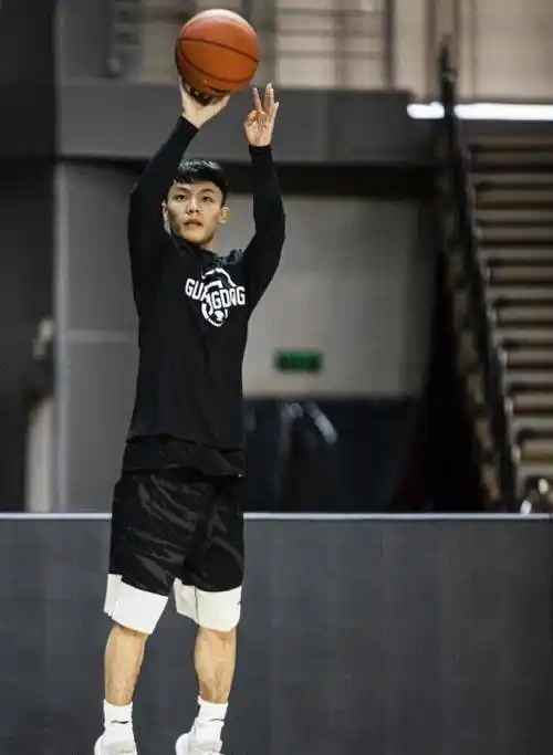 国青三巨头之一徐杰,以广东为起点的他,何时迎来潜力大爆发?