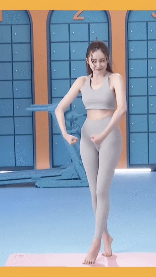 张天爱的黄金腰臀比,马甲线尽显,网友惊呼:瑜伽健身图很性感