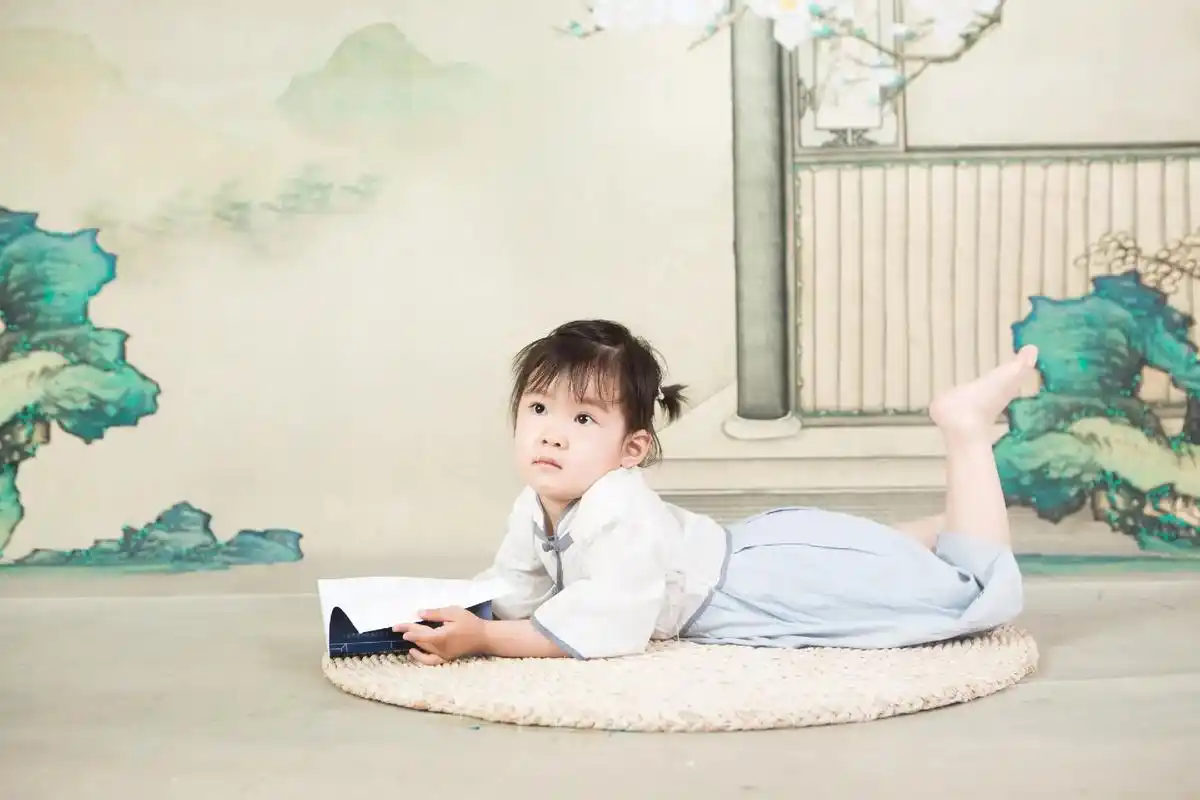 女儿两周岁照片我的女孩正在马不停蹄的长大