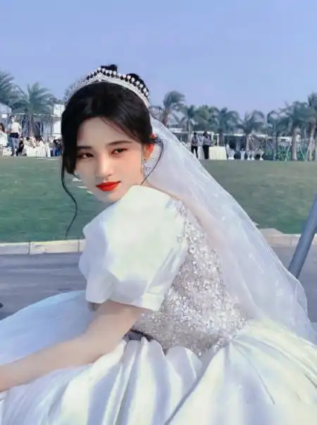 鞠婧祎穿婚纱美出新高度却因美甲引热议这是对新娘最大的尊重