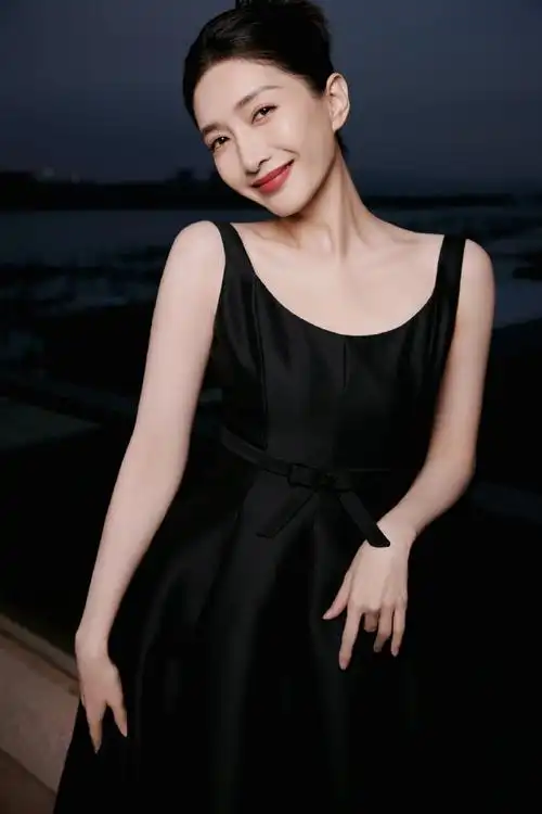 江疏影春日桃花妆