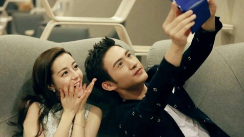 迪丽热巴张彬彬私底下关系亲昵一起唱情歌的画面太美虐狗